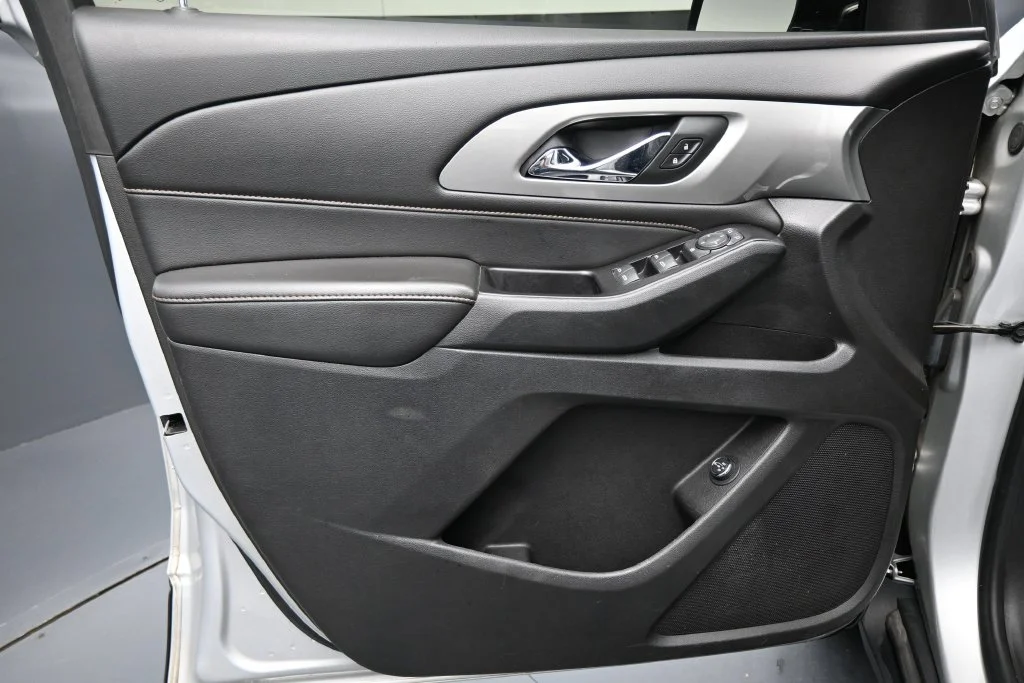 Used 2019 Silver Chevrolet 3LT image 10