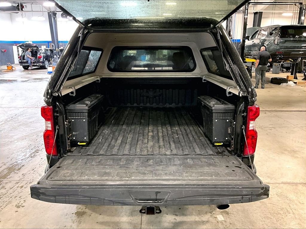 Used 2022 Black Chevrolet Custom image 32
