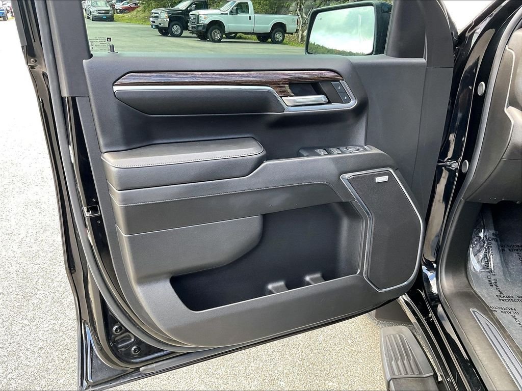 Used 2024 Black GMC Elevation image 9