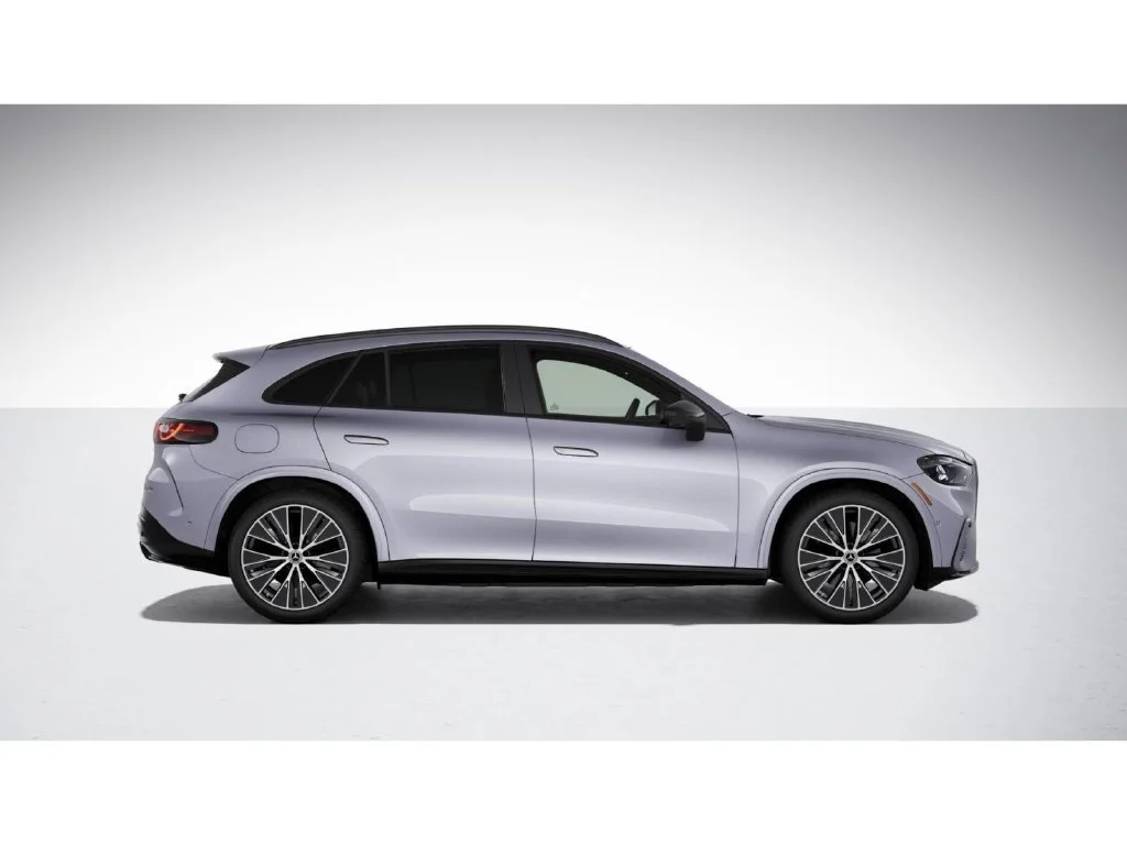 New 2027 Silver Mercedes-Benz GLC 400 image 2