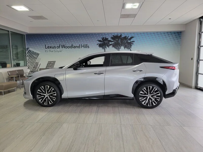 Certified Used 2023 IRIDIUM LEXUS RZ 450E LUXURY AWD image 2