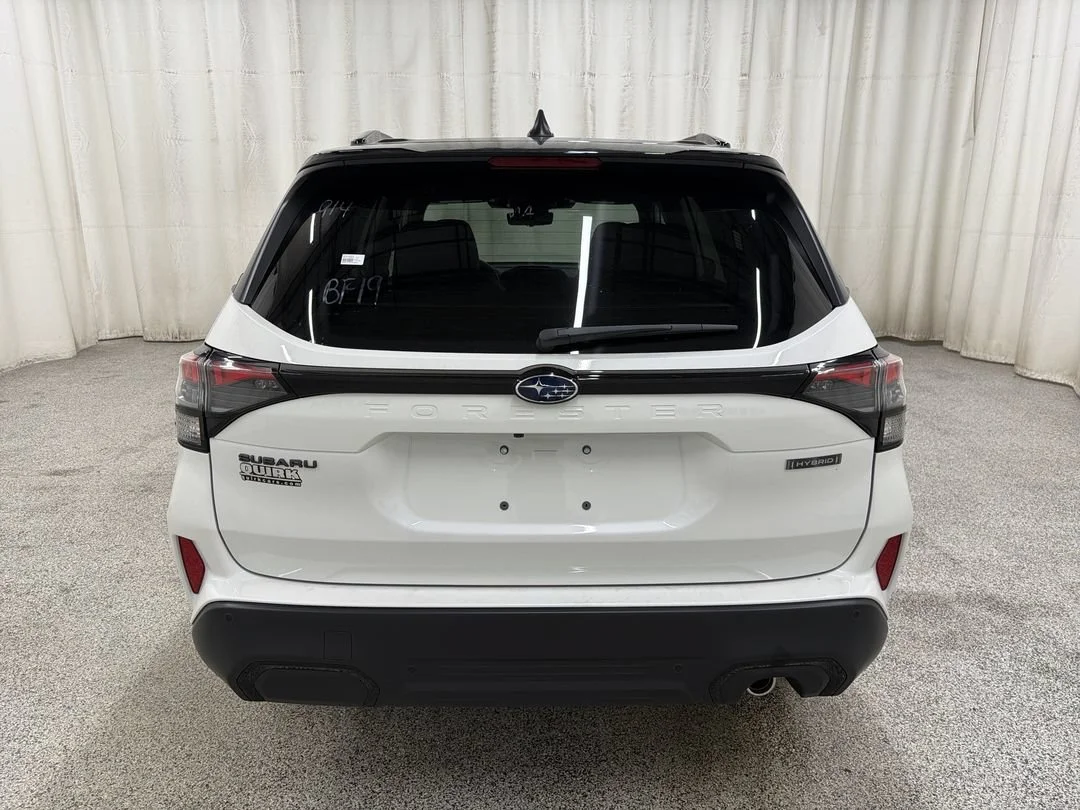 New 2026 Crystal White Pearl/Crystal Black Silica Subaru Touring Hybrid image 7