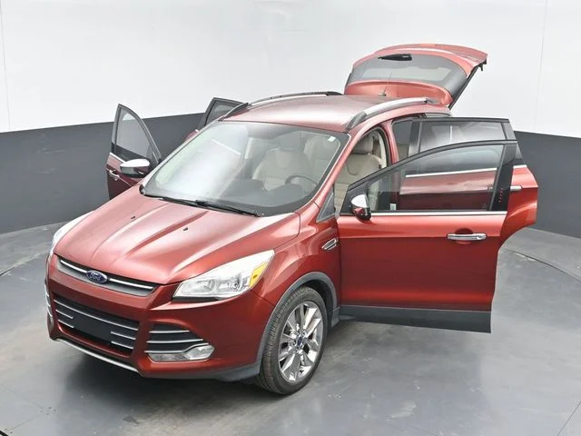 Used 2016 Orange Ford SE image 47