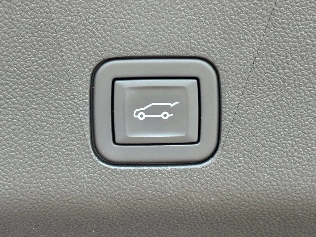 Used 2025 Black Cadillac Sport image 38