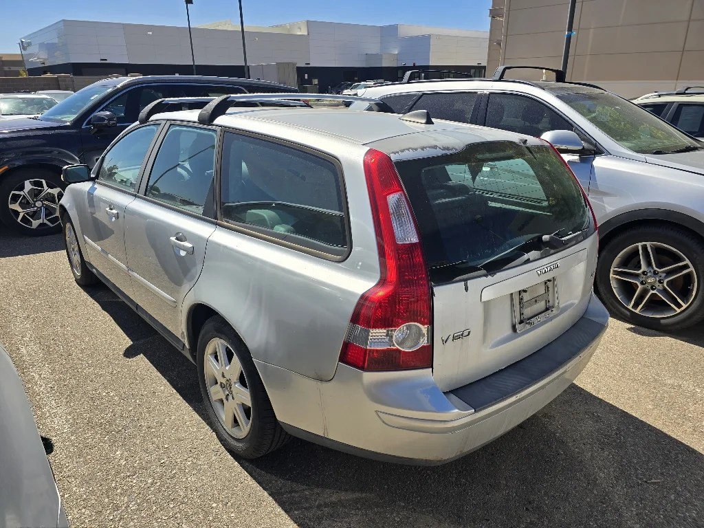 Used 2006 Silver Volvo 2.4i image 3