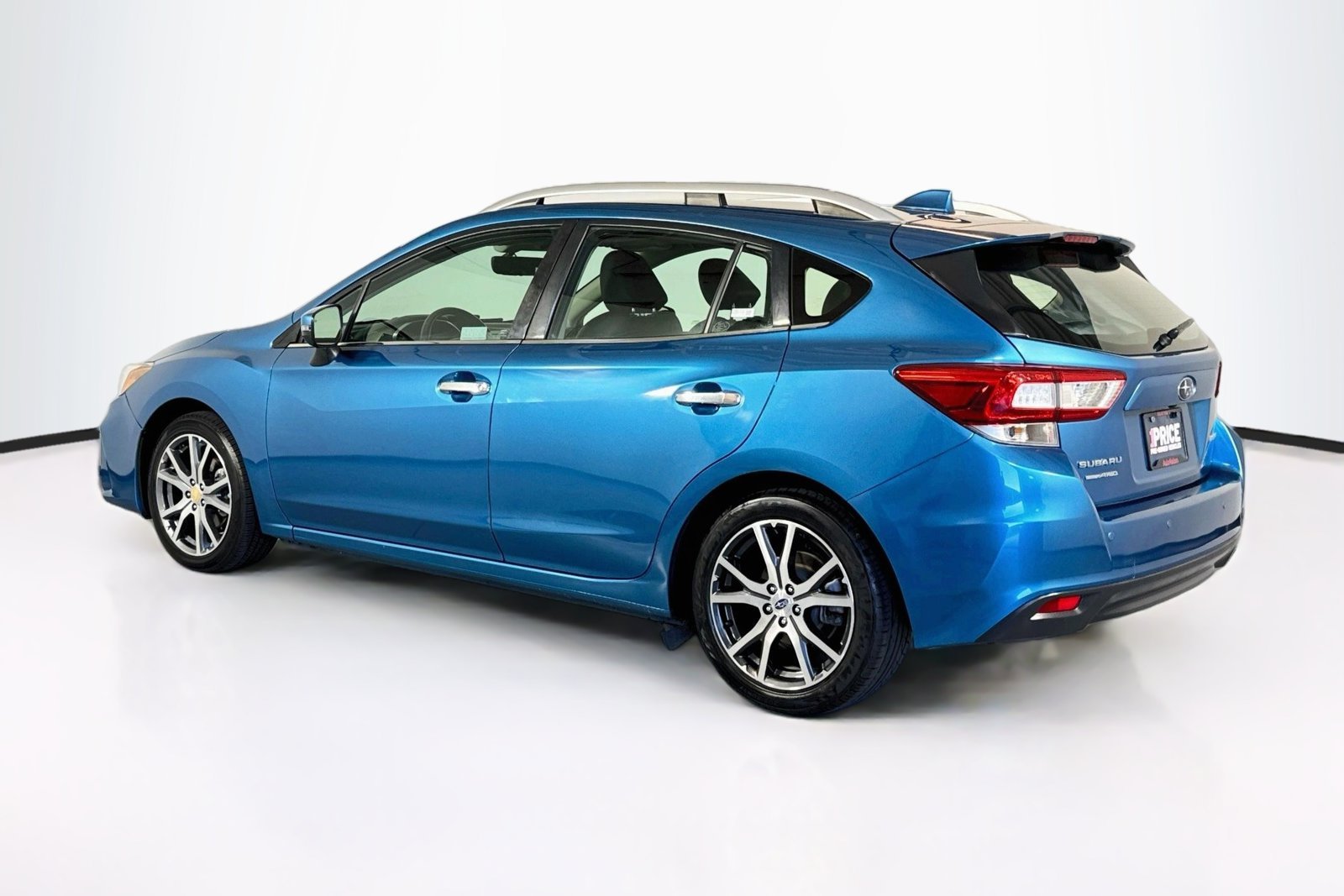Used 2018 Island Blue Pearl Subaru Limited image 7