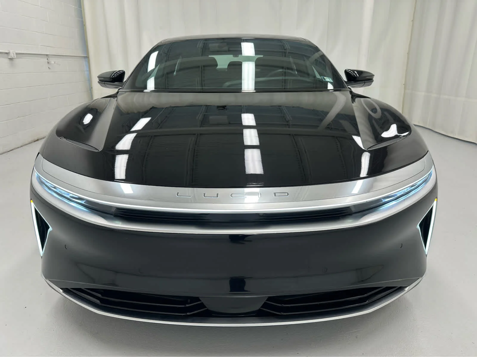 Used 2025 Infinite Black Metallic Lucid Touring image 3