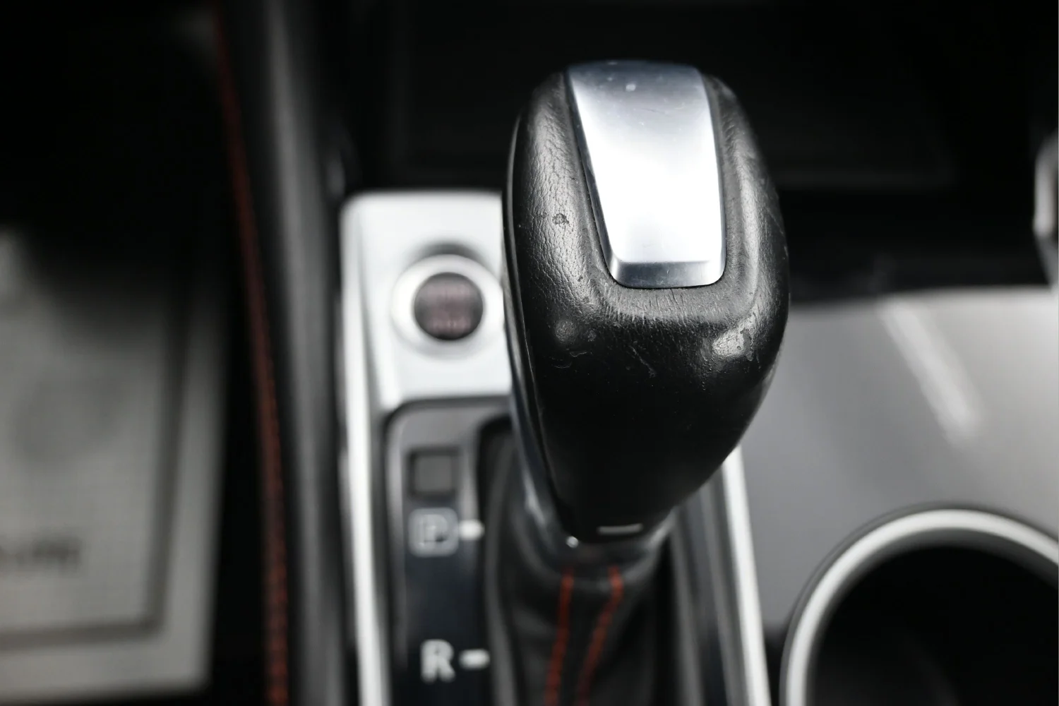 Used 2023 Red Nissan 2.5 SR image 9