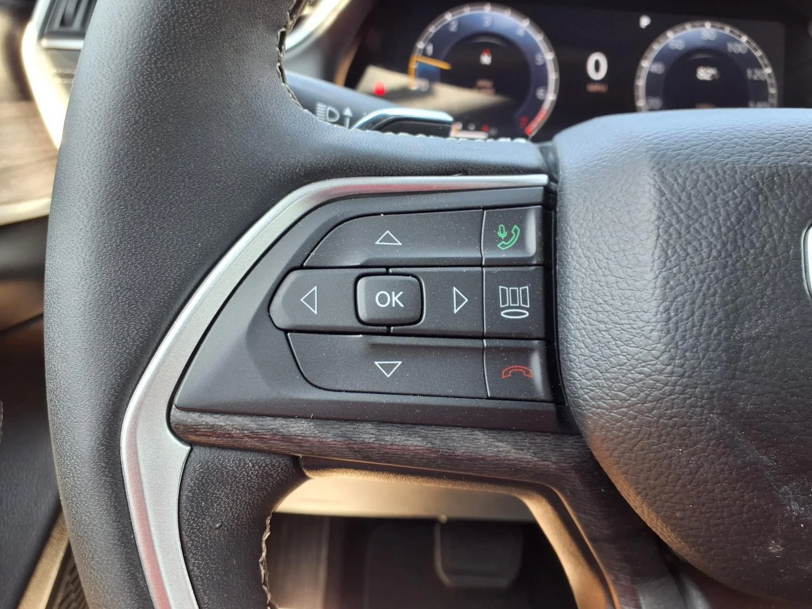 Used 2025 Silver Zynith Jeep Limited image 24