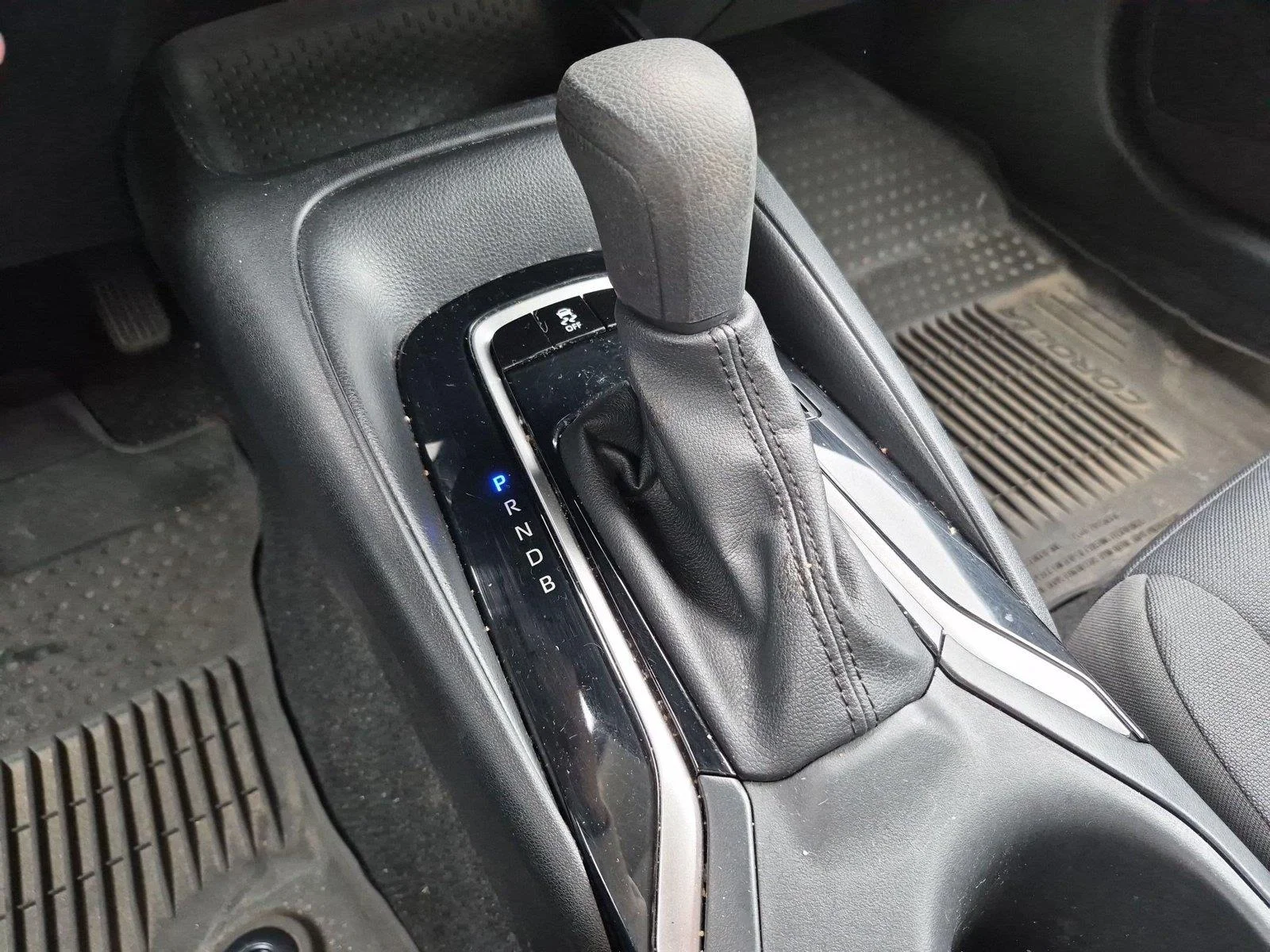 Used 2023 Celestite Toyota LE image 27