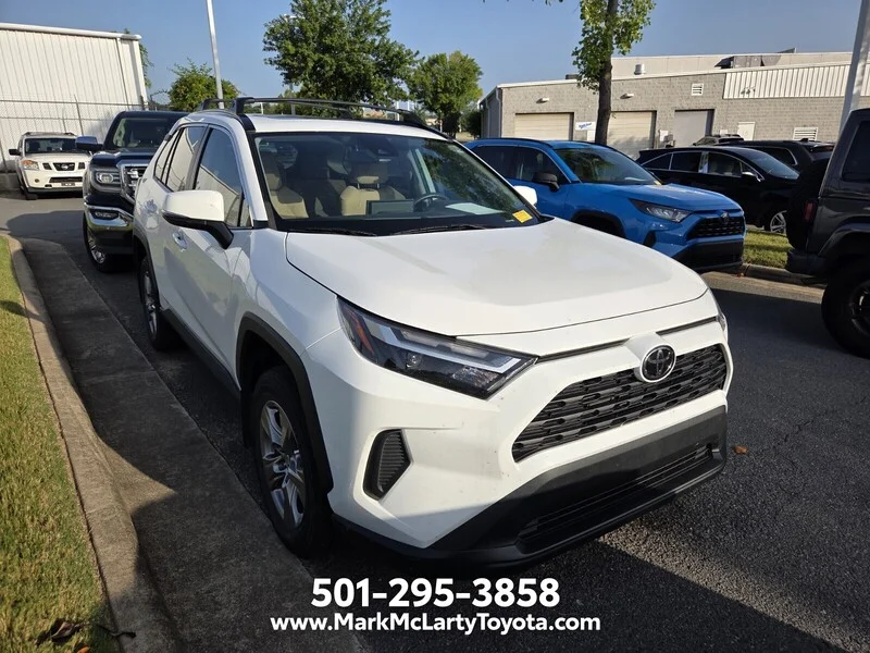 Used 2023 Ice TOYOTA XLE image 2