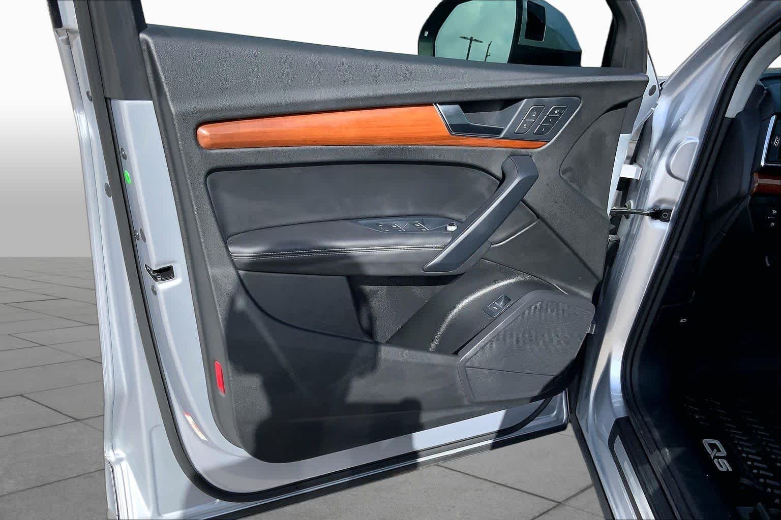 Used 2021 Florett Silver Metallic Audi Premium Plus image 22