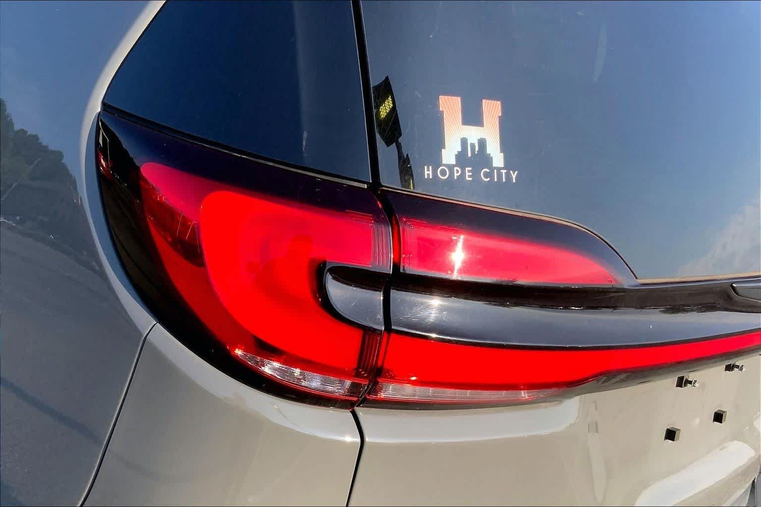 Used 2021 Ceramic Gray Clearcoat Chrysler Touring L image 25