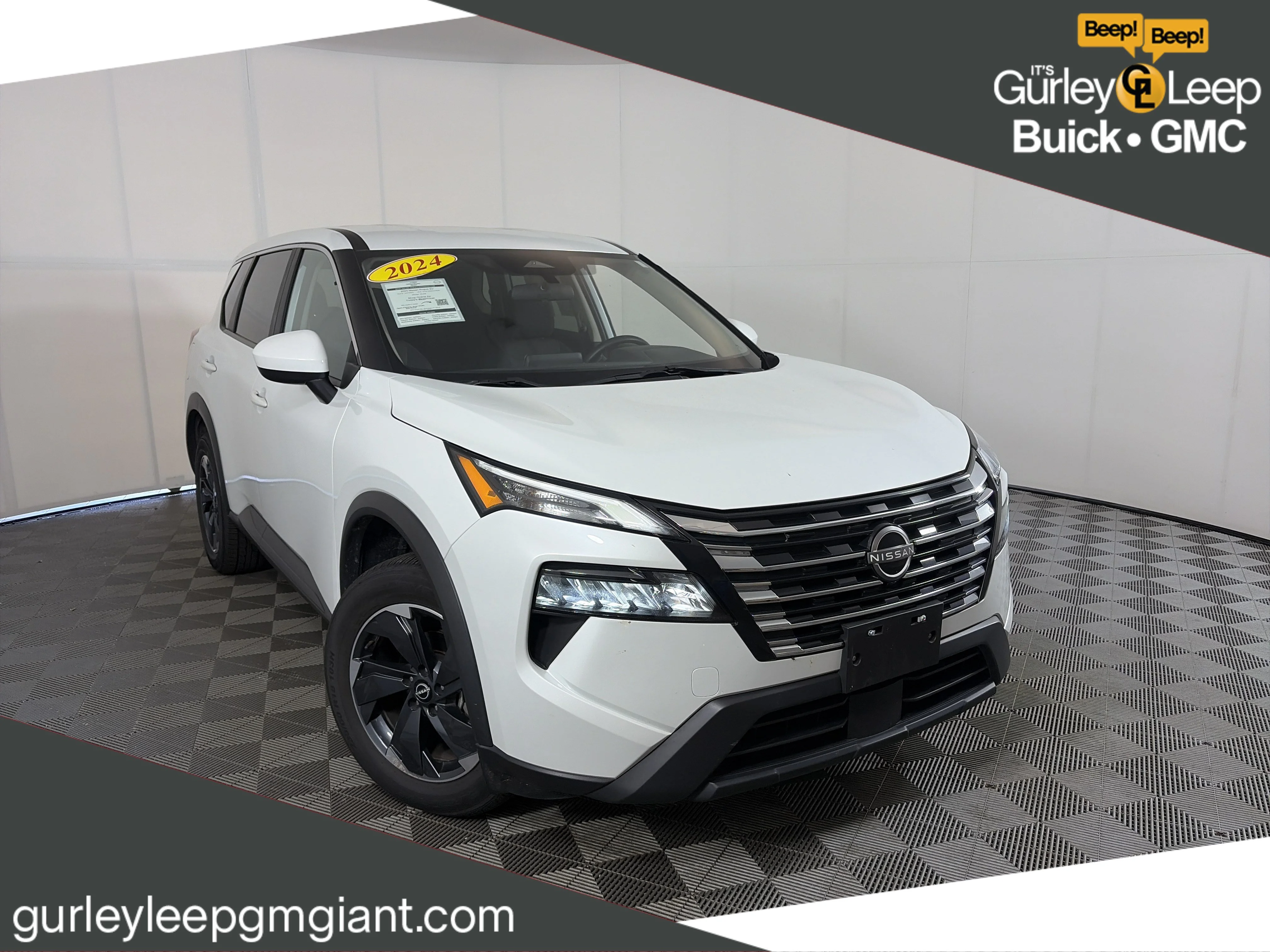 Used 2024 Everest White Pearl Nissan SV image 1