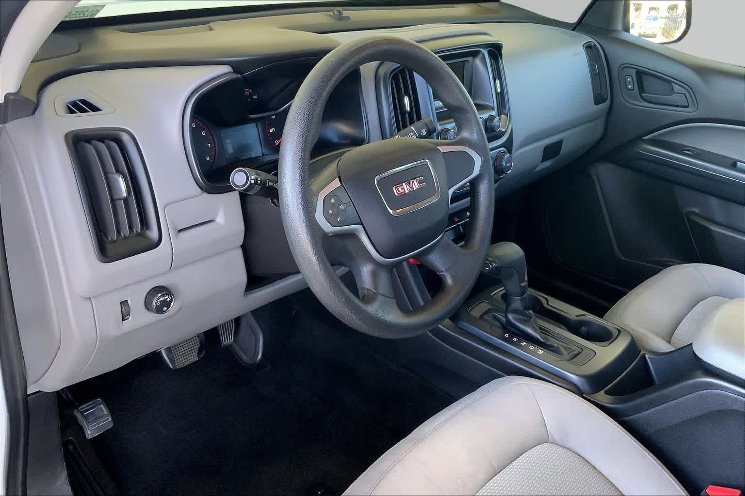Used 2016 Summit White GMC 2WD image 17