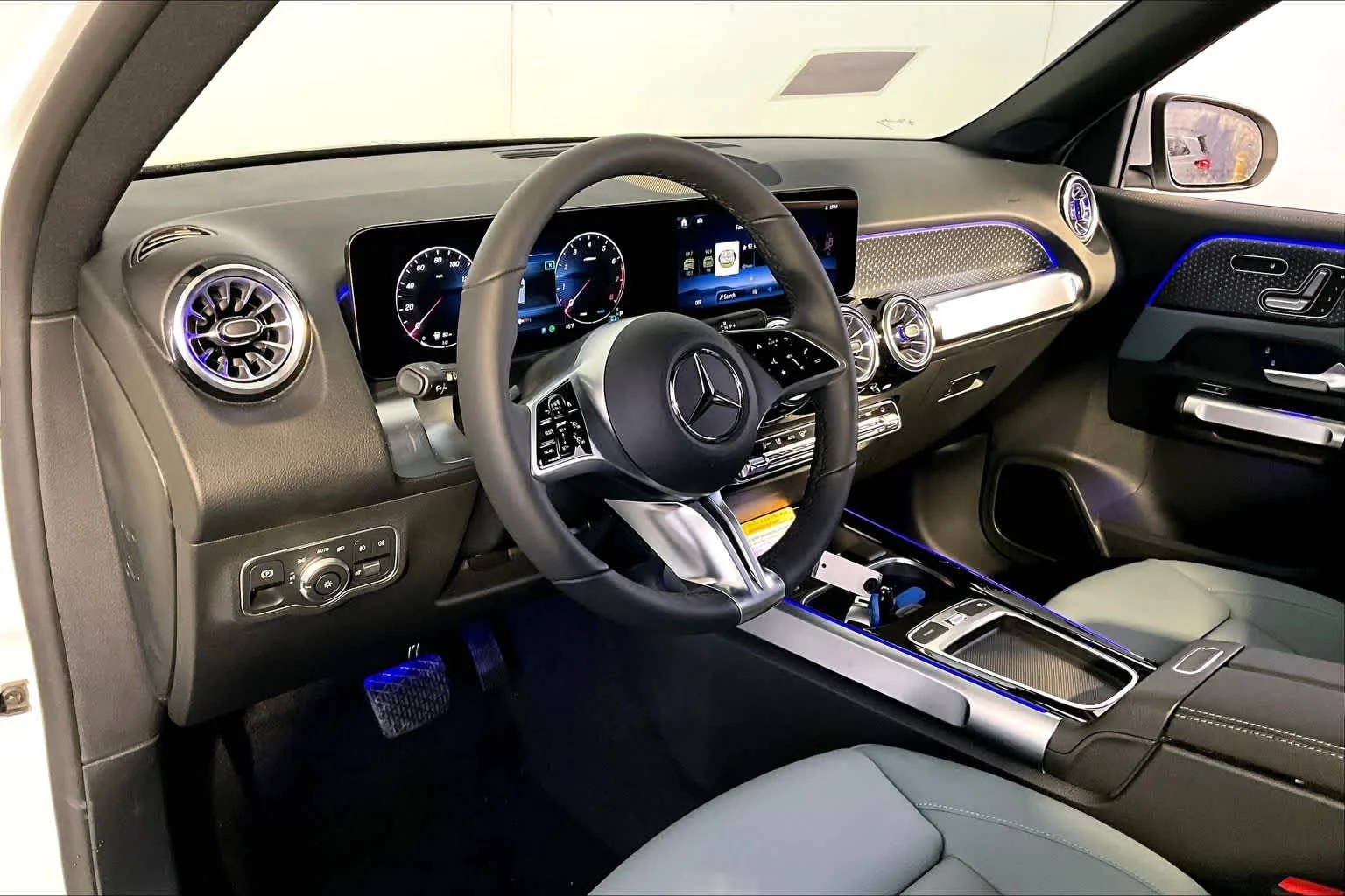 New 2026 Polar White Mercedes-Benz GLB 250 image 9