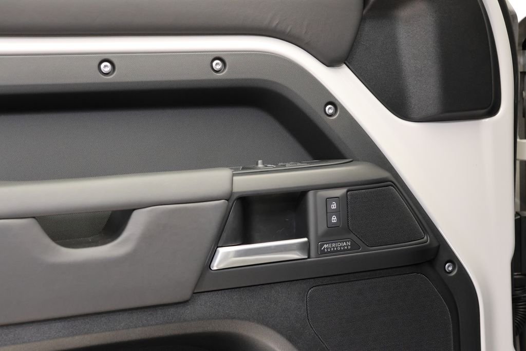 2026 Land Rover Defender X-Dynamic SE - Photo 27
