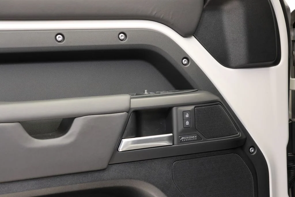 2026 Land Rover Defender X-Dynamic SE - Photo 27