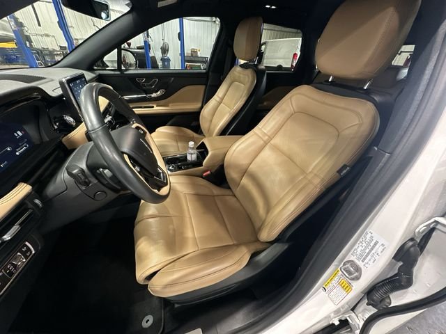 Used 2022 White Lincoln Reserve image 17