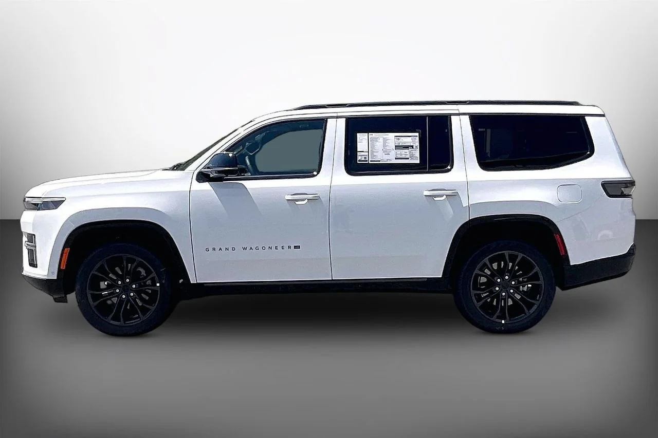 New 2026 Bright White Clearcoat Jeep Summit Reserve image 5