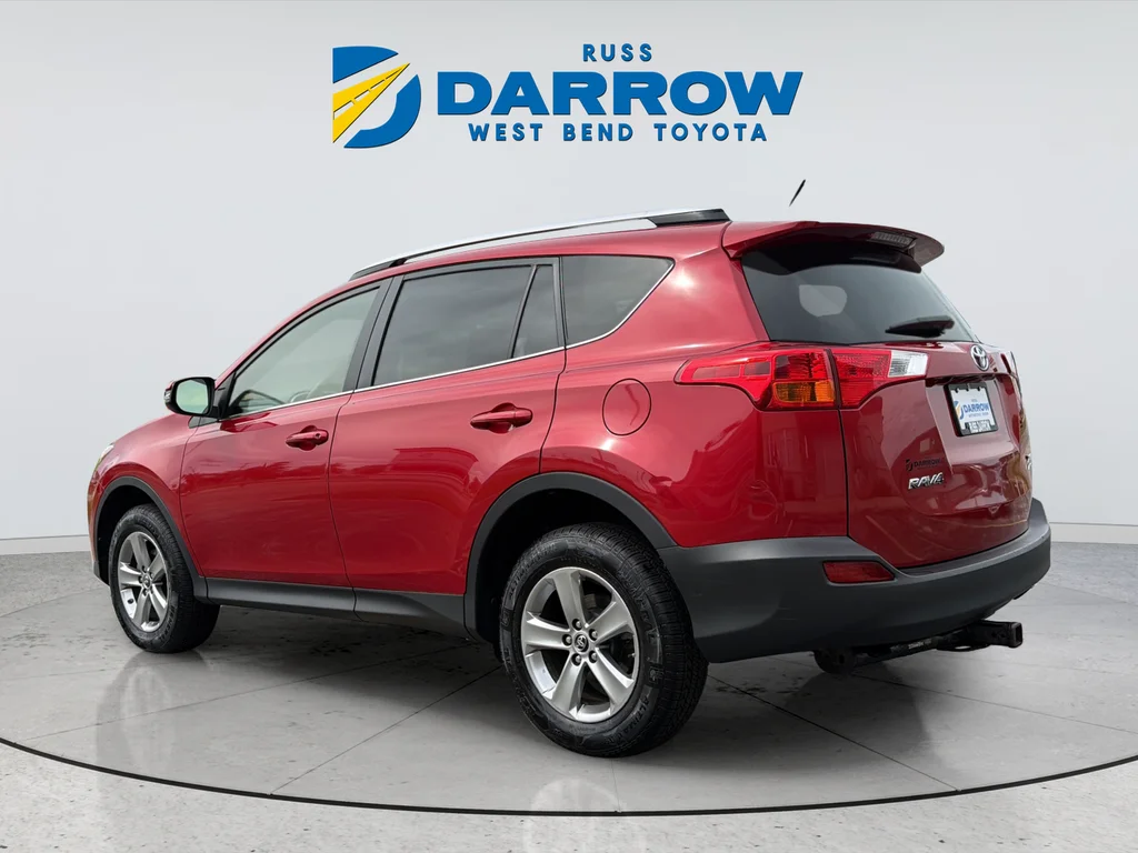 Used 2015 Red Toyota XLE image 9