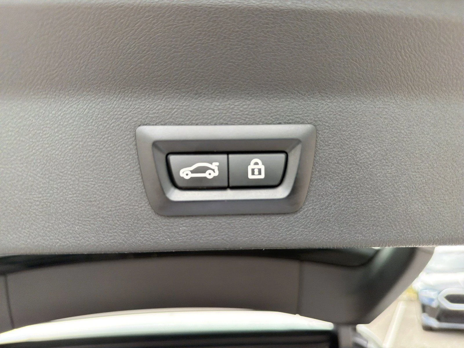 Used 2022 Alpine White BMW sDrive30i image 13