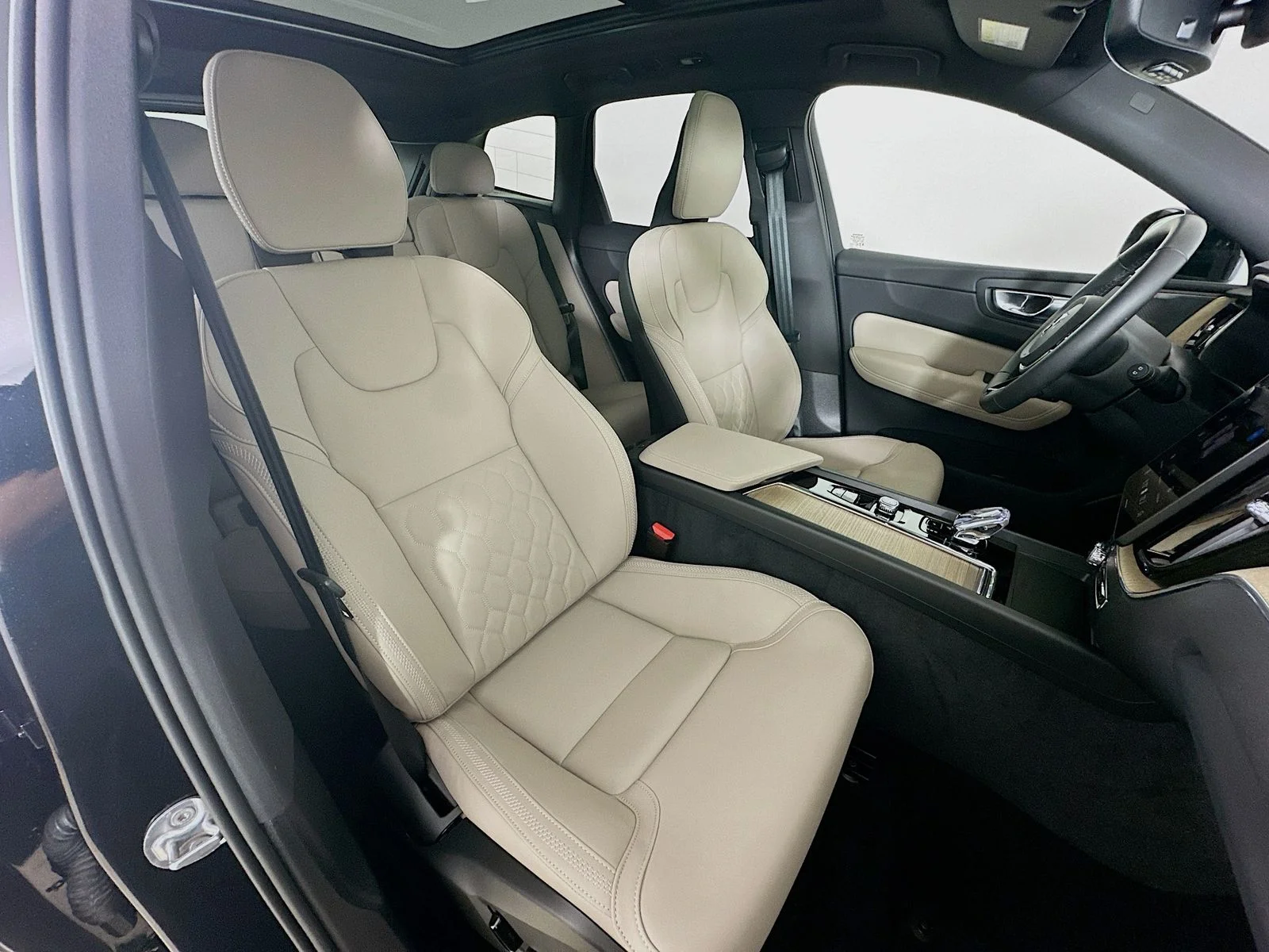 2026 Volvo XC60 Plus - Photo 45