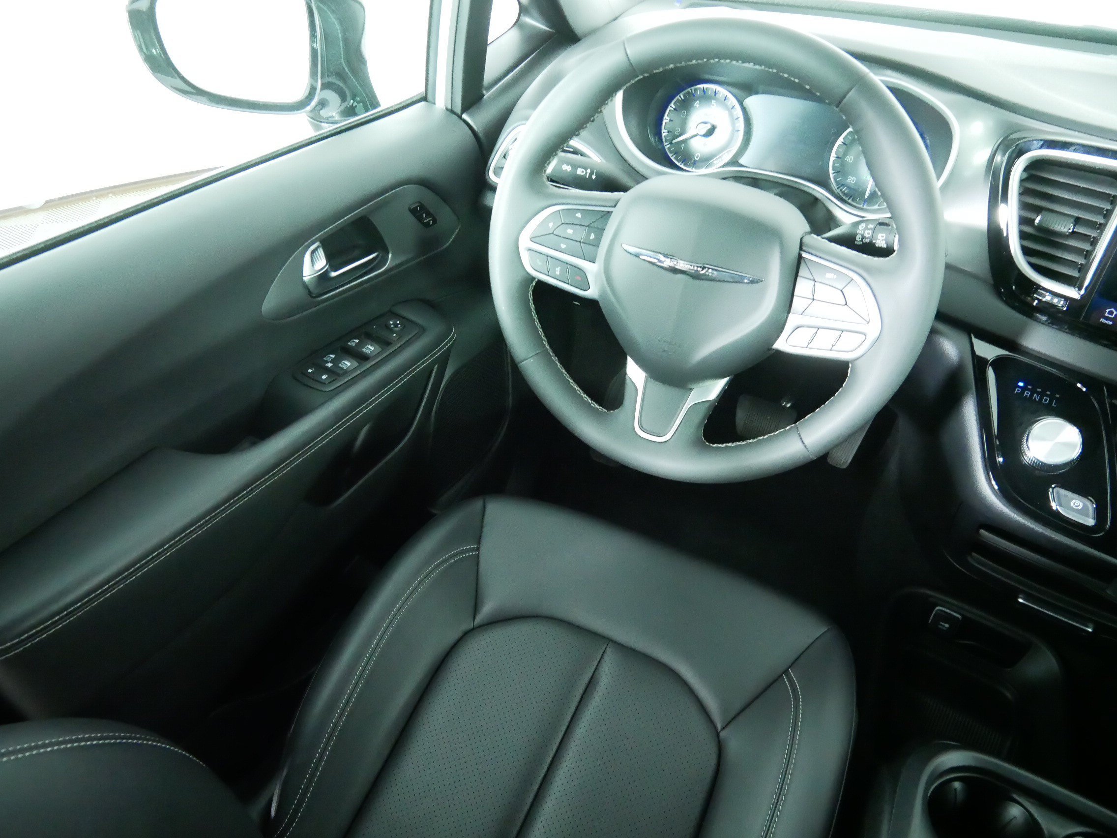 Used 2026 Bright White Clearcoat Chrysler Select image 9