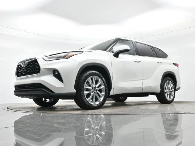 Used 2021 Blizzard Pearl Toyota Limited image 26