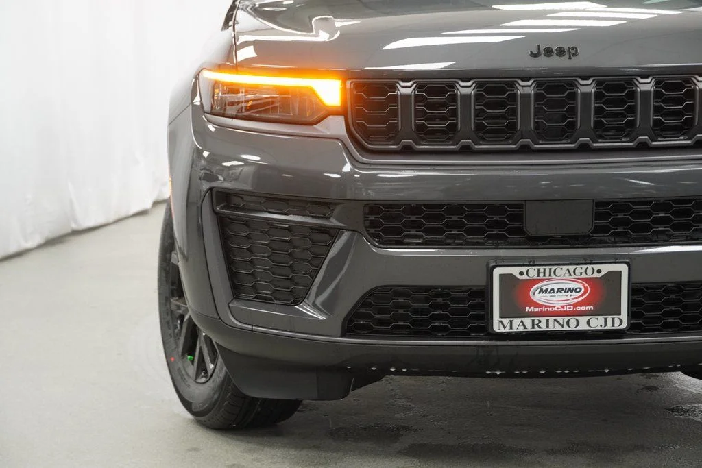 New 2026 Baltic Gray Metallic Clear-Coat Exterior Paint Jeep Altitude image 6