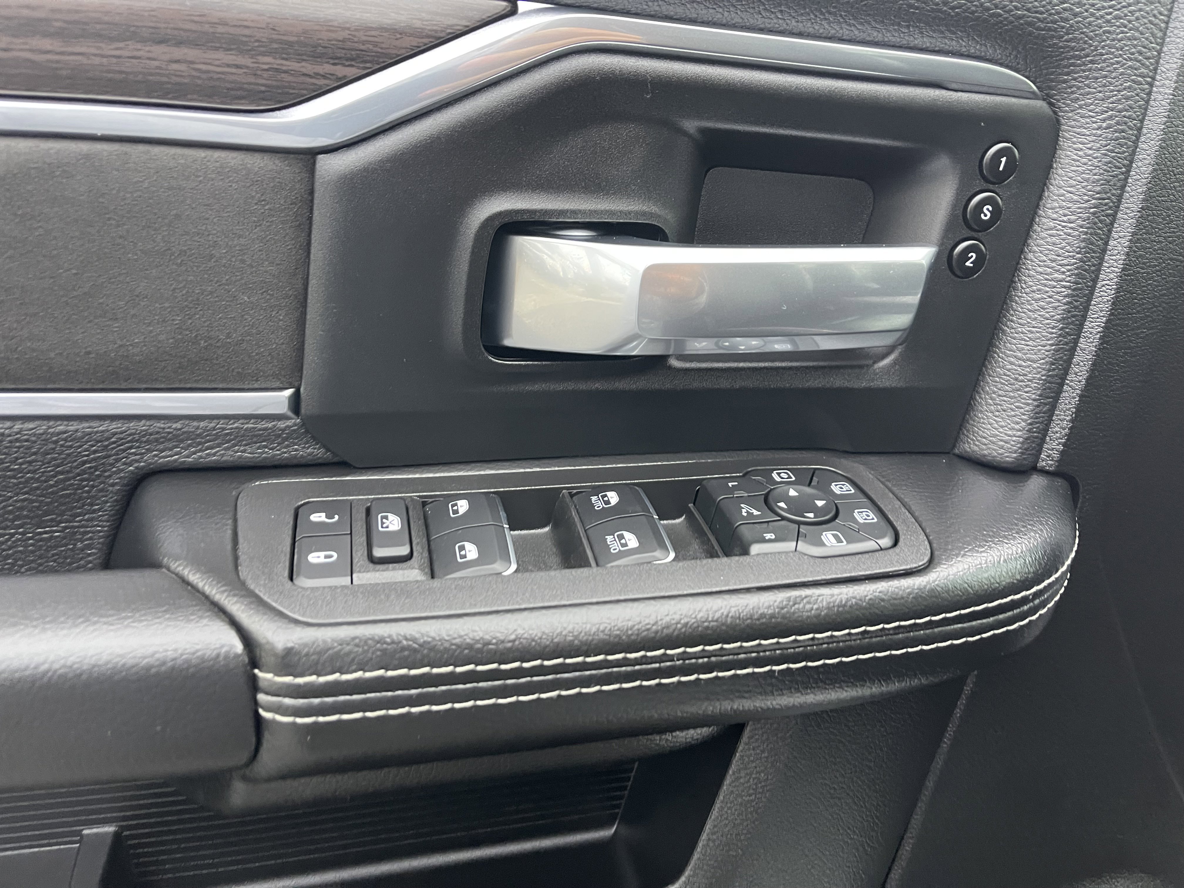 New 2026 Bright White Clear-Coat Exterior Paint RAM Laramie image 18