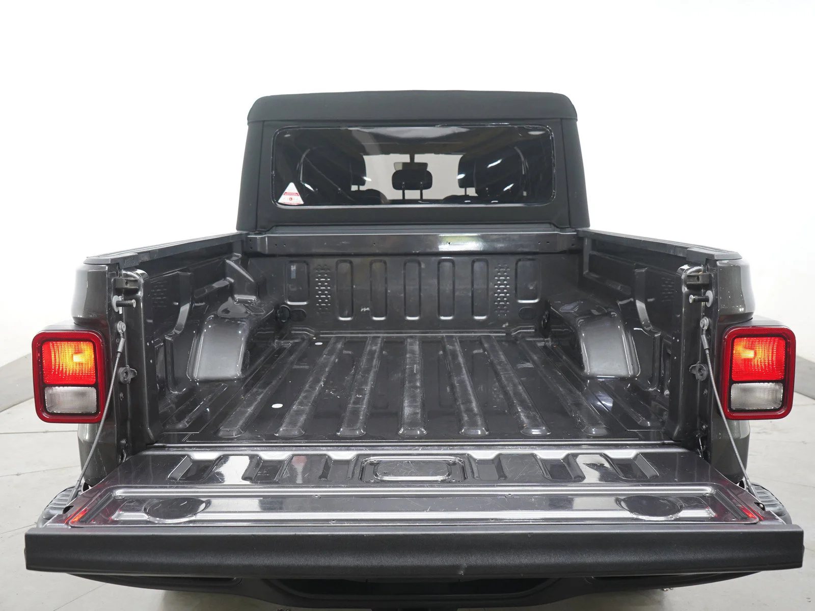 Used 2022 Granite Crystal Metallic Clearcoat Jeep Rubicon image 16