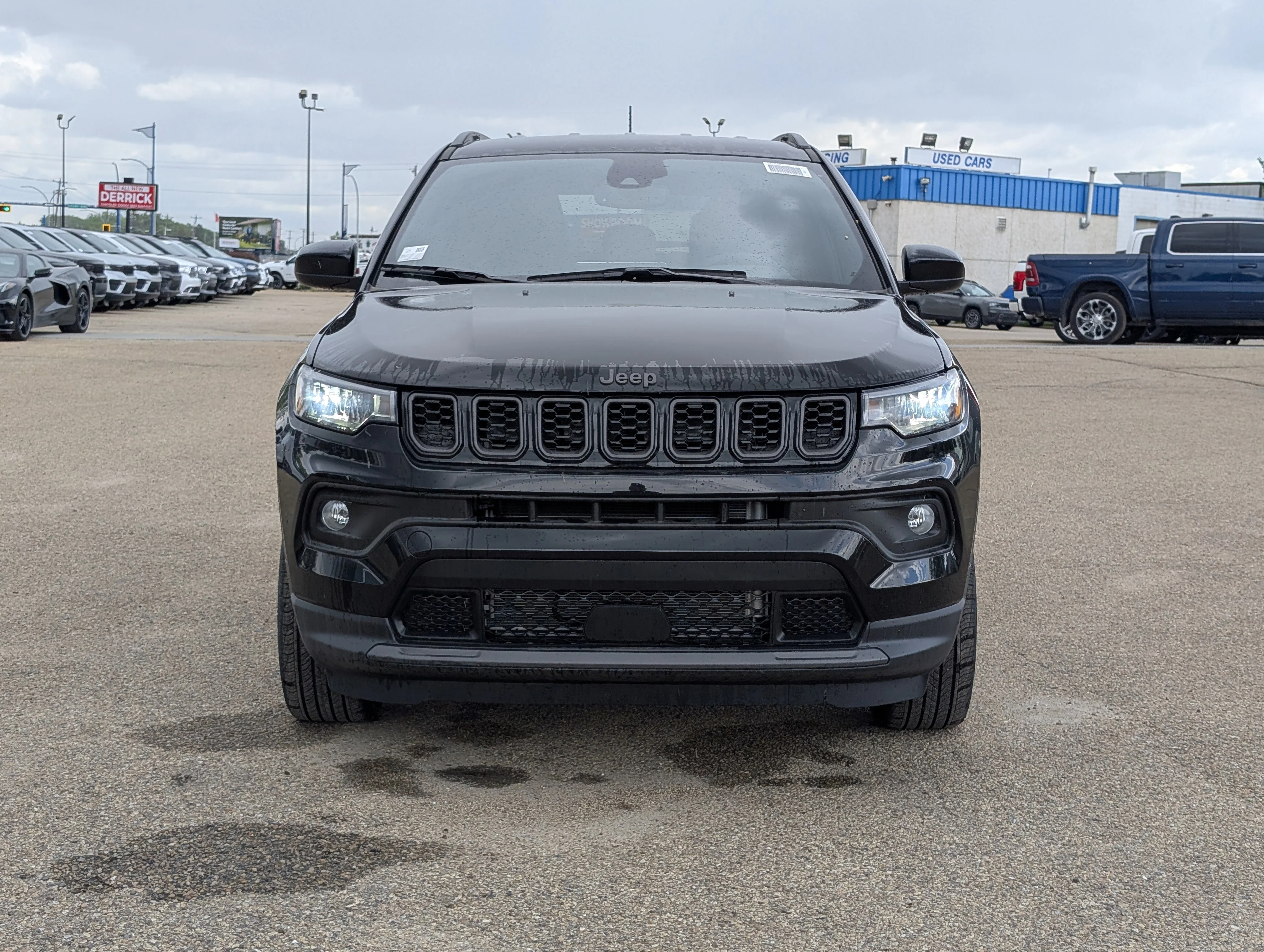 New 2026 Diamond Black Crystal Pearl Jeep North image 10