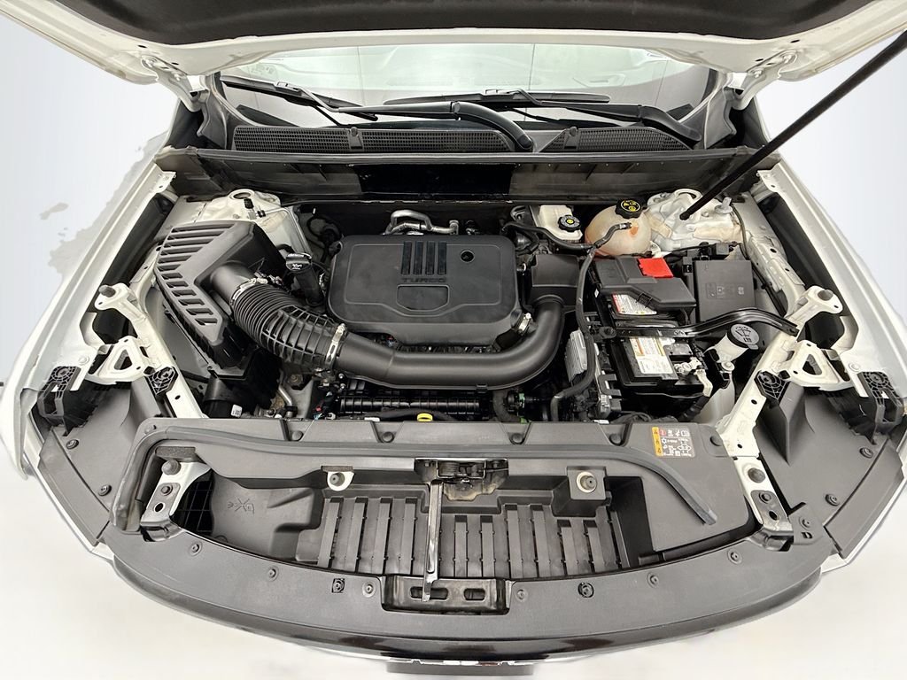 Used 2023 Summit White GMC SLE image 28