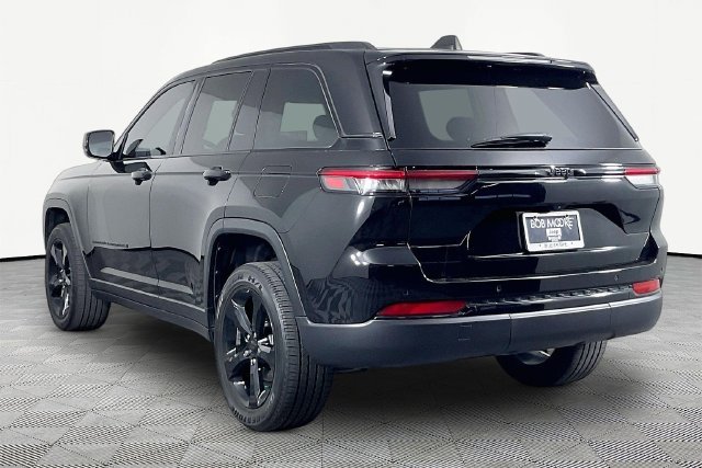 Used 2024 Black Jeep Altitude image 3