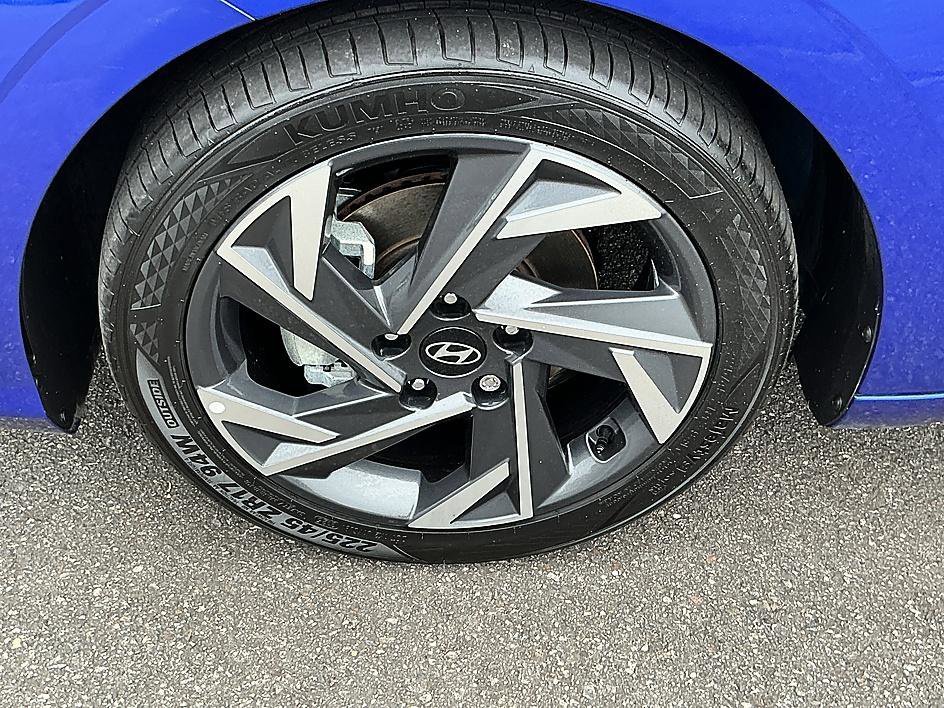 Used 2024 Intense Blue Hyundai SEL image 10