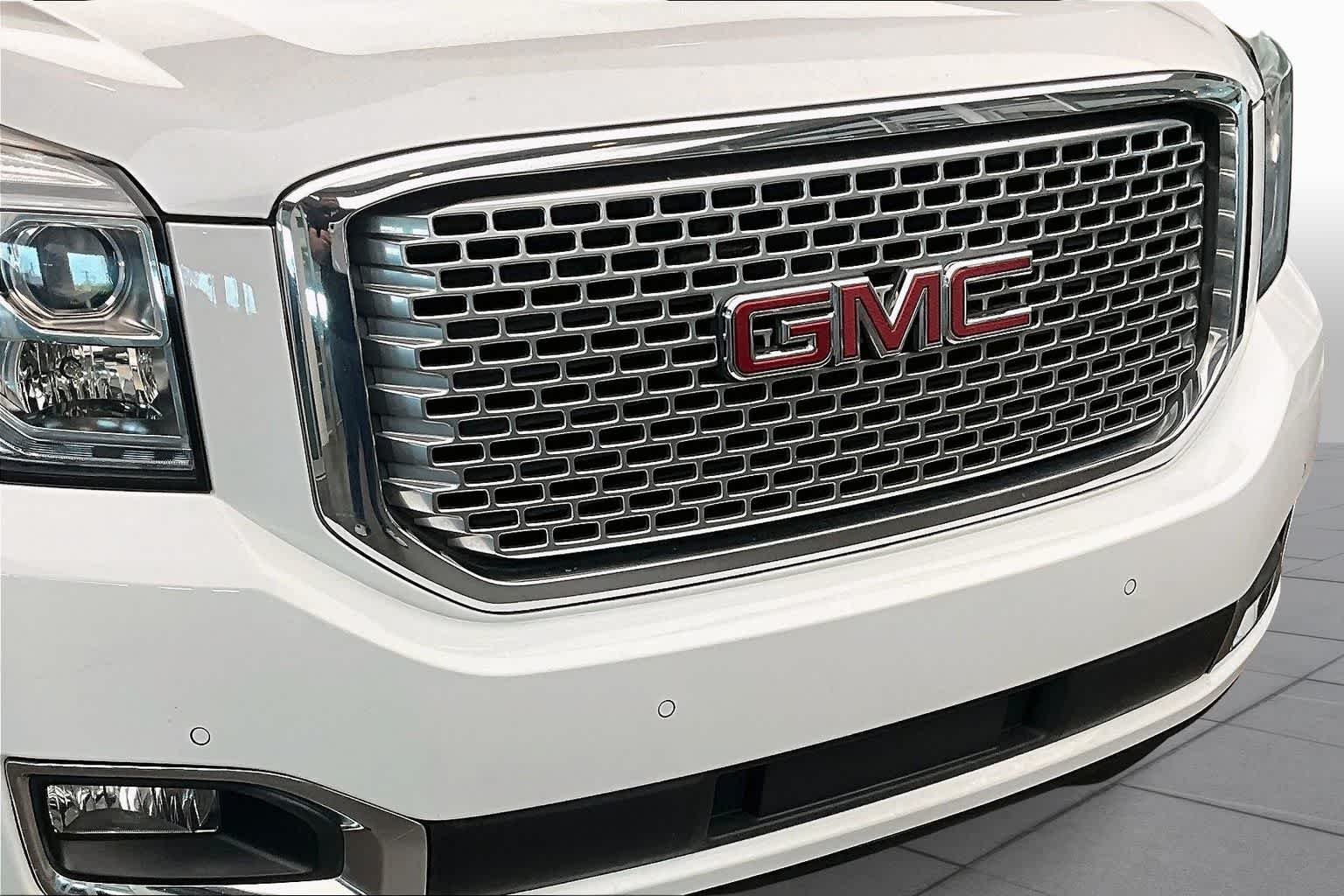 Used 2017 Summit White GMC Denali image 31