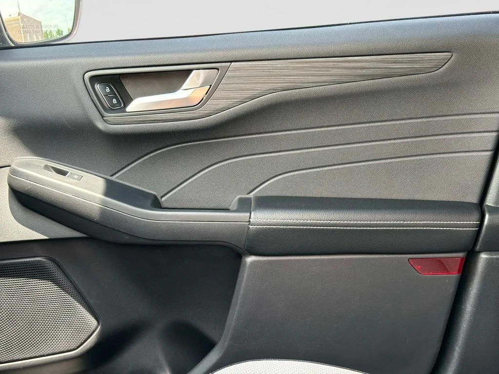 Used 2024 Gray Metallic Ford Platinum image 21