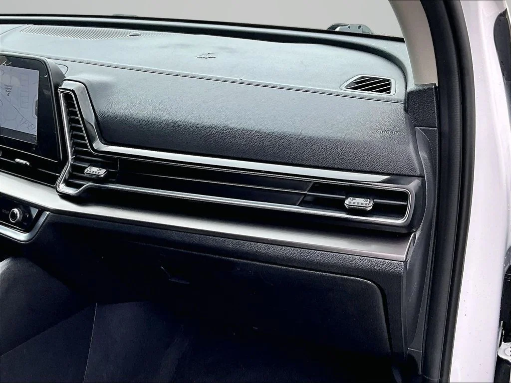 Used 2025 White Kia EX image 18