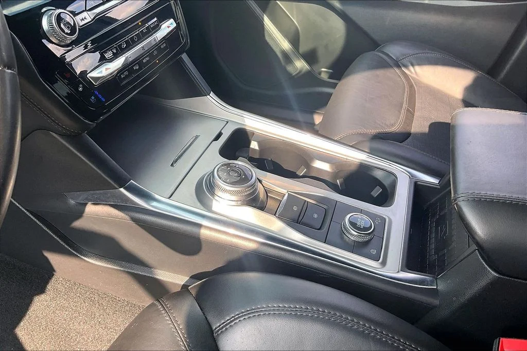 Used 2023 White Ford Platinum image 16