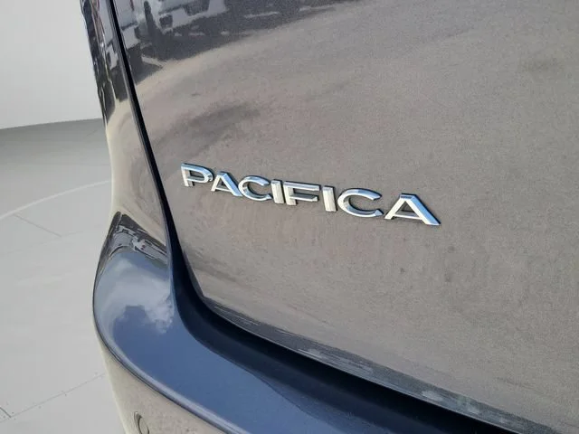 Used 2023 Gray Chrysler Touring L image 31