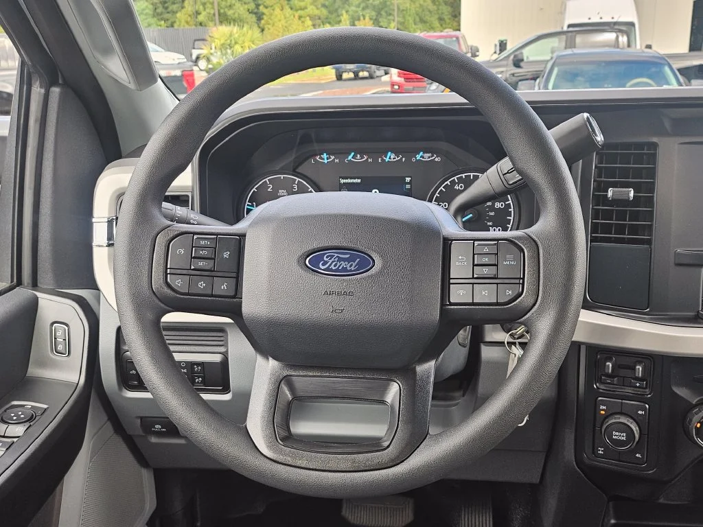 New 2027 Oxford White Ford F-350® XL image 7