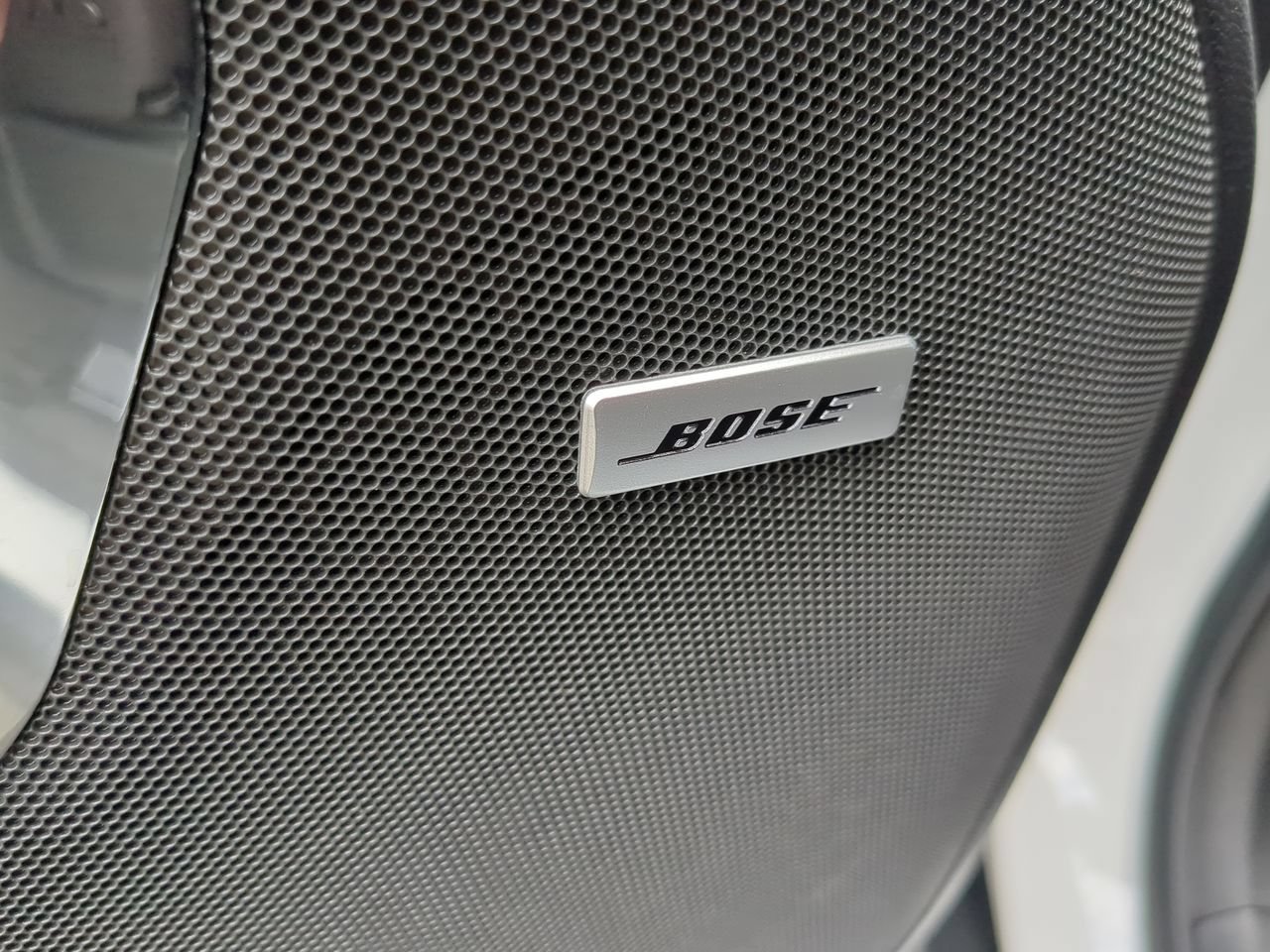Used 2025 Summit White GMC Elevation image 25