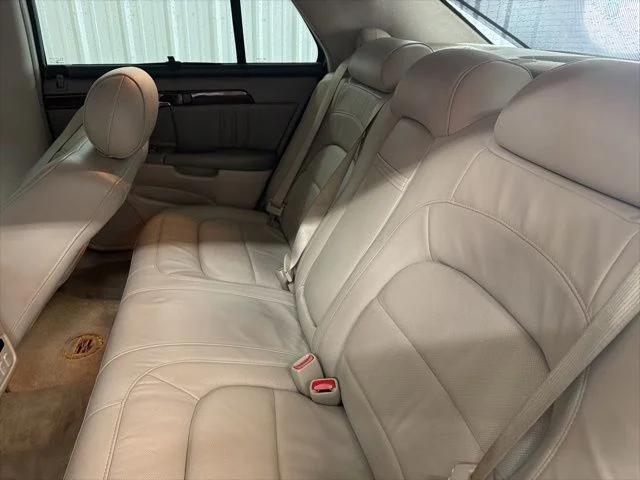 Used 2005 Light Cashmere Cadillac DHS image 14