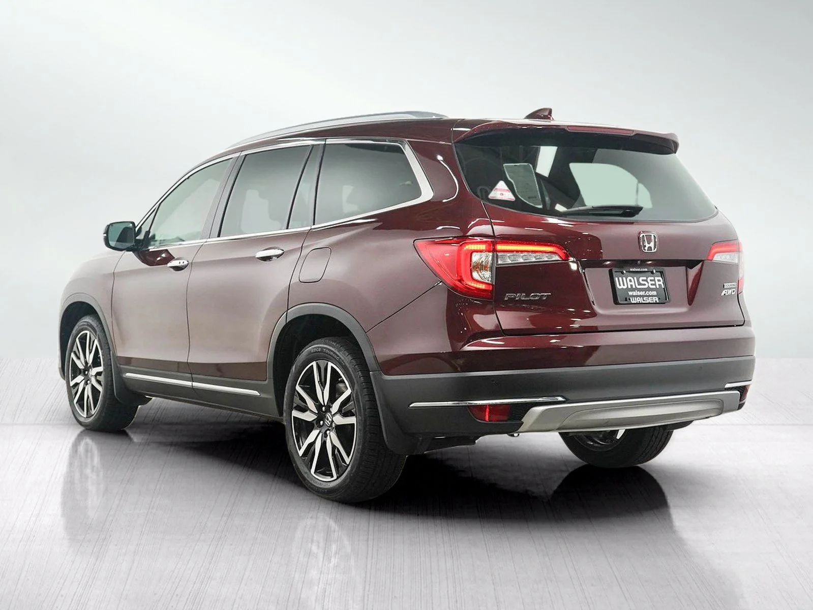 Used 2020 Deep Scarlet Pearl Honda Touring 8-Passenger AWD image 3