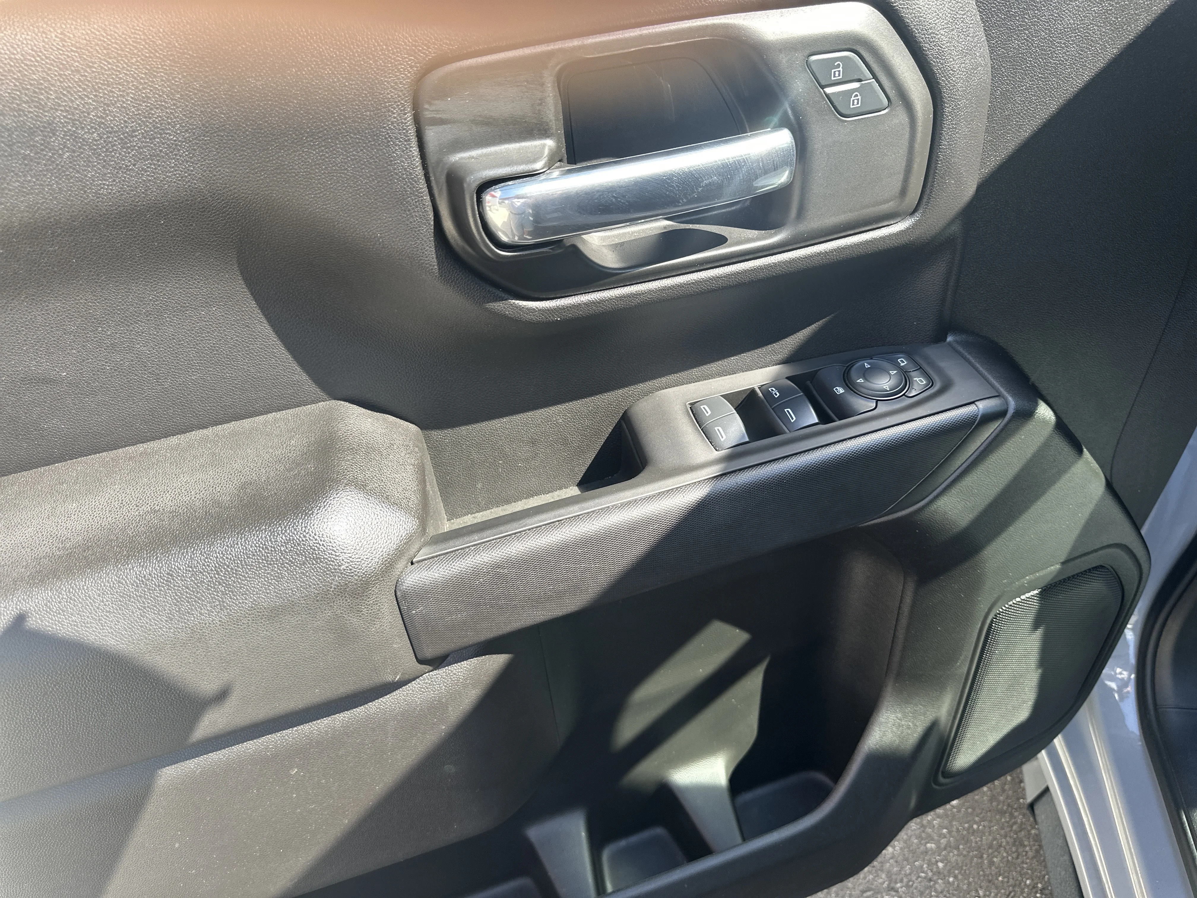 Used 2025 Slate Gray Metallic Chevrolet Custom image 9