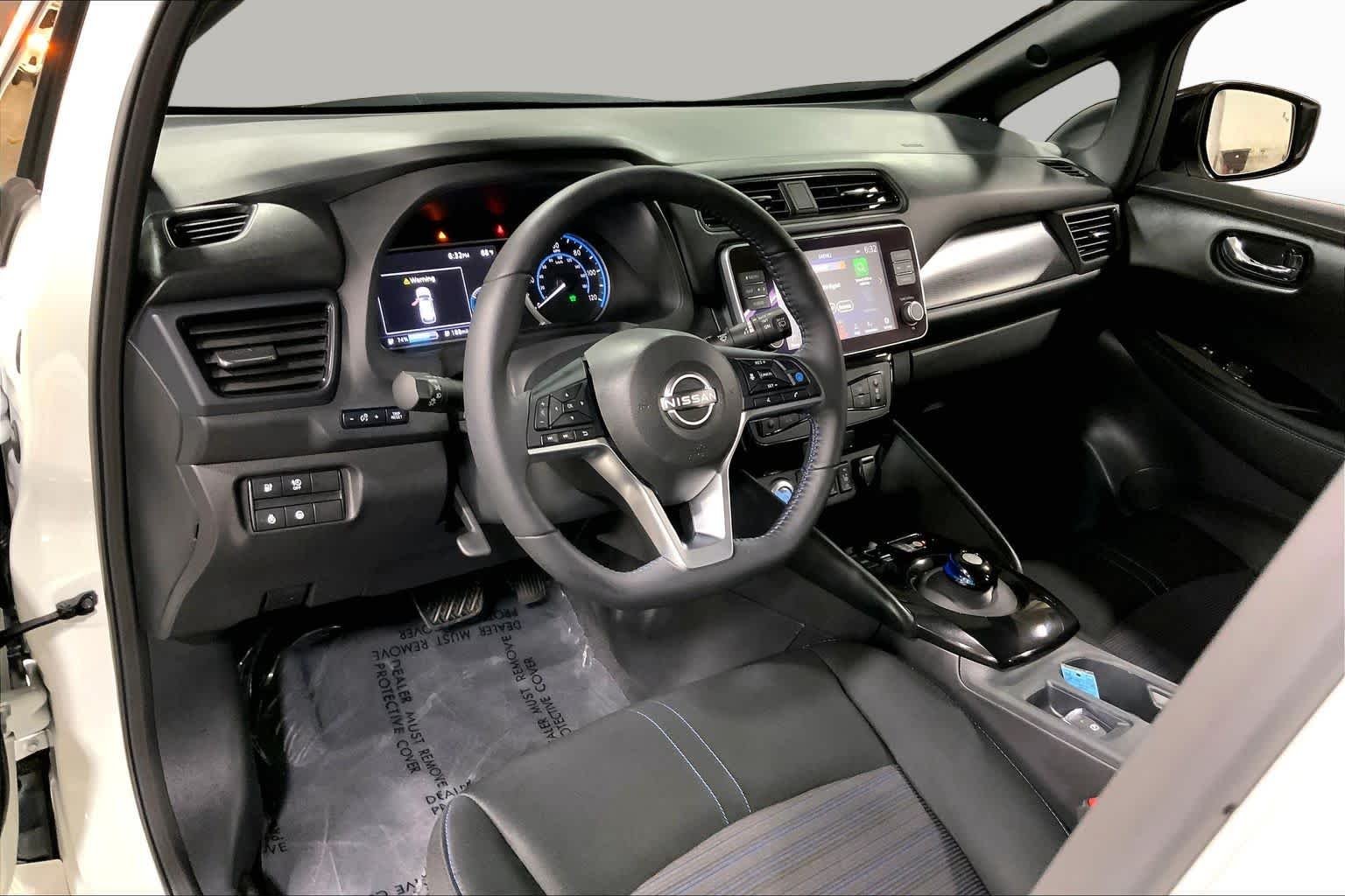 Used 2024 Super Black/Pearl White Nissan SV PLUS image 17