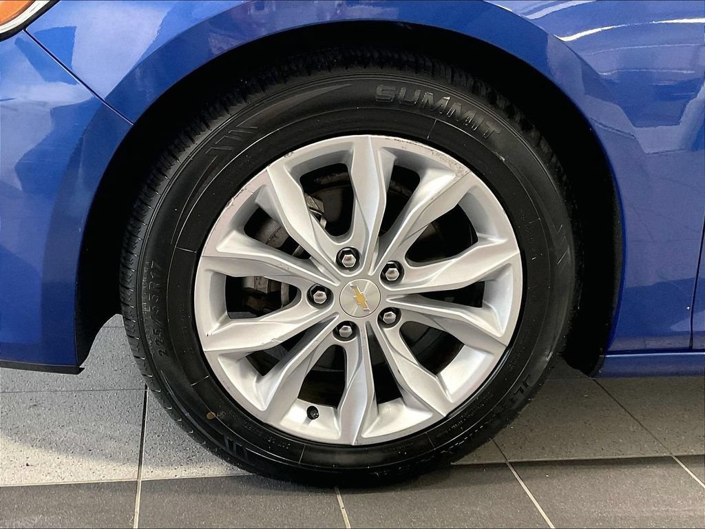 Used 2023 RIVERSIDE BLUE METALLIC Chevrolet LT image 7