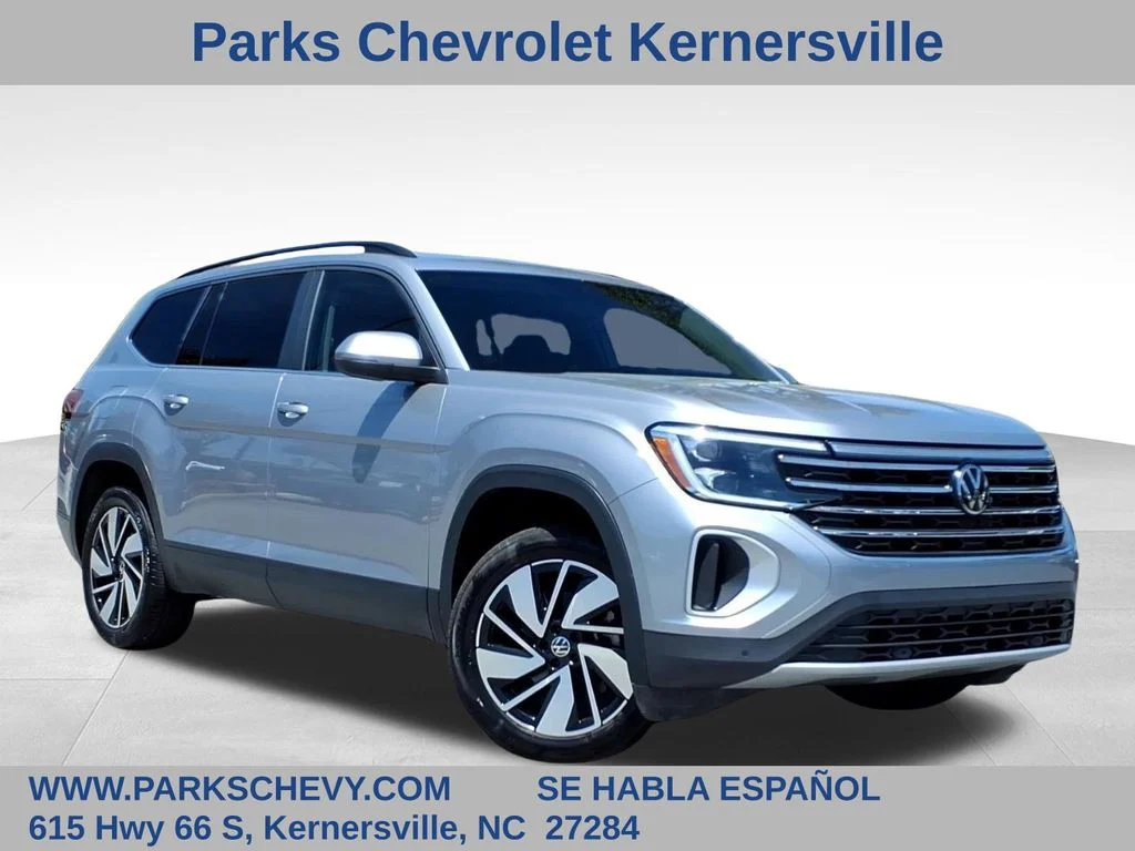Used 2024  Volkswagen 2.0T SE w/Technology image 1