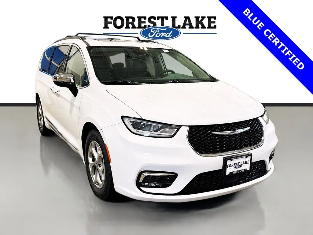 2023 Chrysler Pacifica Limited's photo